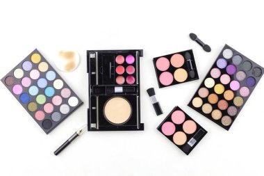 Beyaz arka plan üzerinde izole allık ve göz farı seti.