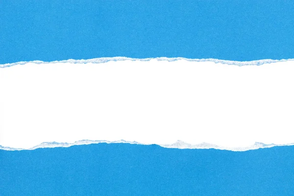 Papel Aberto Rasgado Azul Sobre Fundo Papel Branco — Fotografia de Stock