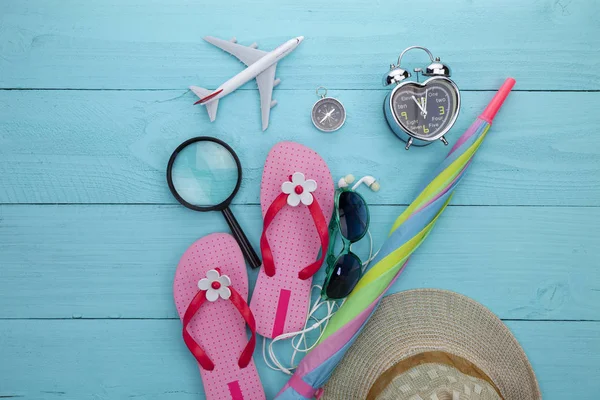 Acessório Praia Chapéu Óculos Sol Sapatos Guarda Chuva Modelo Avião — Fotografia de Stock