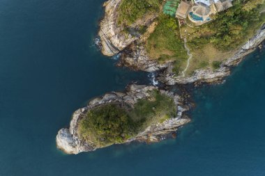 Hava dron kuşbakışı göz görünümü fotoğraf güzel ada tropikal deniz.