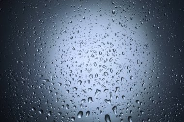 Su damlaları karanlık duvar ve ışık, su damlası için arka plan ve tasarım.