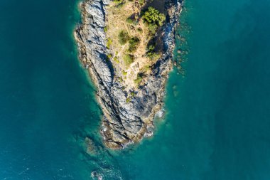 Üstten Görünüm manzara güzel tropikal Deniz Manzaralı sahil yaz sezonu görüntü çekim, havadan görünümü dron yüksek açılı görünüş tarafından.