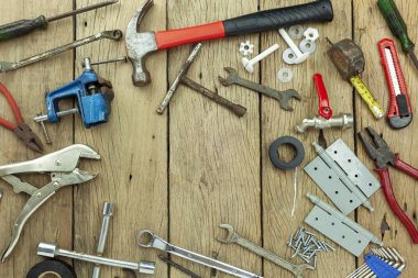 Ahşap arka plan kavramı baba gün araçlar kümesi 