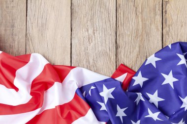 arka plan için eski ahşap üzerine Amerikan bayrakları