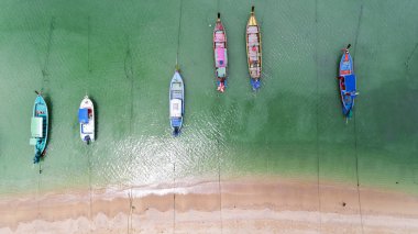 Aerial View Tay geleneksel longtail balıkçı tekneleri Yukarıdan aşağıya 