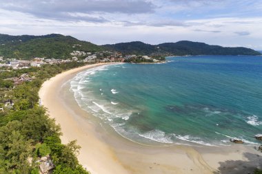 Güzel ada ile Tropikal deniz Drone havadan görünümü çekim 