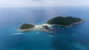 Koh Nang Yuan Güzel küçük ada havadan görünümü Drone atış 