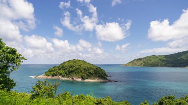 Tropik Andaman denizinde güzel küçük ada 