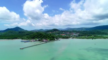 Phuket Tayland denize küçük köprü Drone Hyperlapse