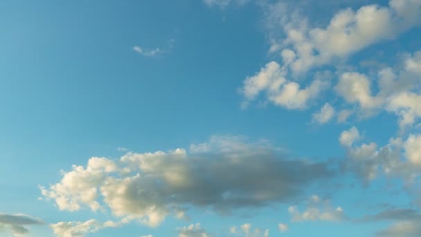 Yaz Mevsiminde Mavi Gökyüzü Bulutların Zaman Atlaması — Stok video