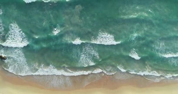 Tropické Moře Vlnou Zřícení Pláži Letecký Pohled Drone Shot Top — Stock video