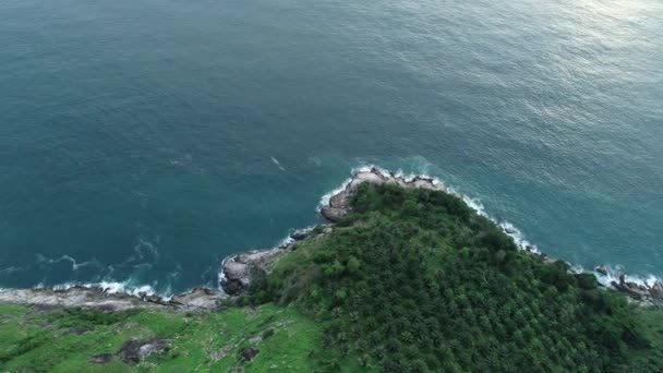 Drone Aéreo Vídeo Praia Dia Ensolarado Bela Superfície Mar Vista — Vídeo de Stock