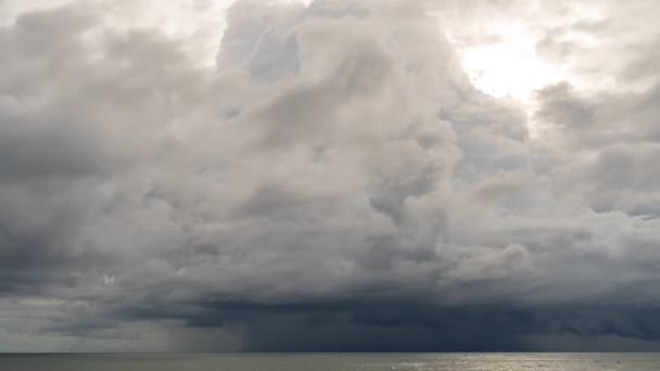 Timelapse Felvételek Viharfelhőkről Esőről Tenger Felett Sötét Viharfelhők Elhaladó Videó — Stock videók