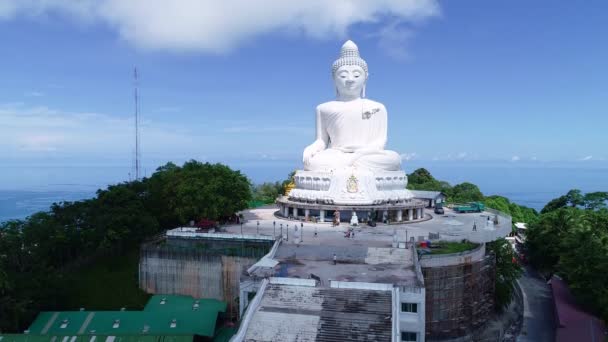 Вид Воздуха Видеокамера Дрона Белый Мрамор Большой Храм Статуи Будды — стоковое видео