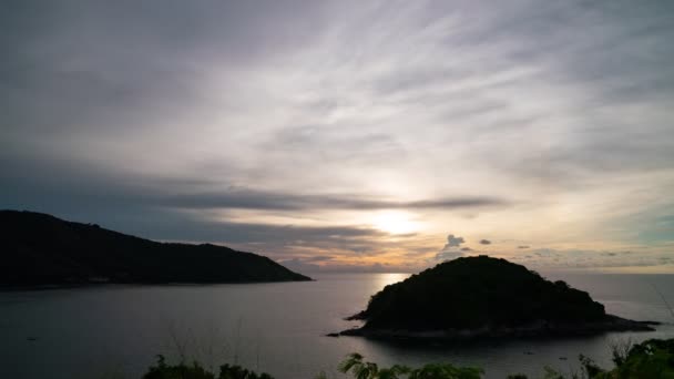 Increíble Cielo Atardecer Dramático Sobre Mar Tropical Hermosa Luz Naturaleza — Vídeos de Stock