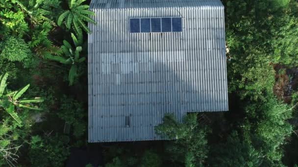森林住宅空中无人机摄象机视图 生态能源自然概念 — 图库视频影像