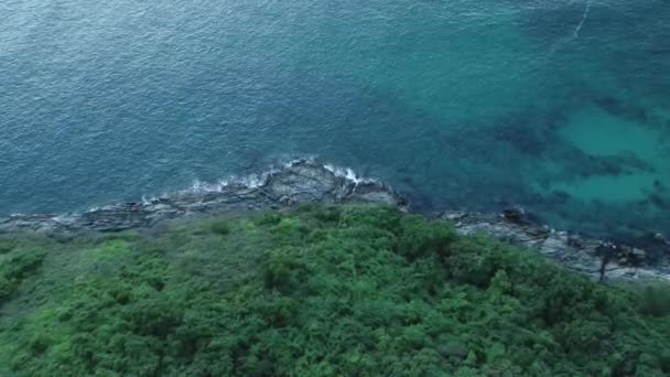 Flygfoto Drone Video Stranden Solig Dag Vacker Havsyta Natur Uppifrån — Stockvideo