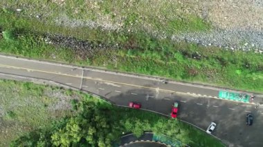 Asfalt yol baraj üzerinde phuket Thailand bir rezervuar üzerinde