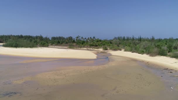 Vista Aérea Imágenes Aviones Tripulados Volando Alrededor Hermosa Isla Tropical — Vídeos de Stock