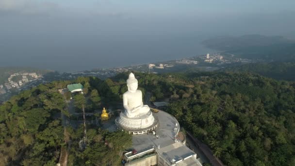 Vue Aérienne Drone Grande Statue Bouddha Sur Haute Montagne Phuket — Video