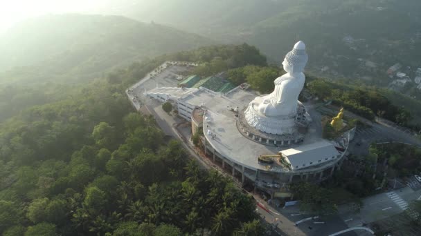 Vue Aérienne Drone Grande Statue Bouddha Sur Haute Montagne Phuket — Video