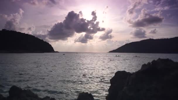 熱帯の海の上で劇的な夕日の空自然景観の美しい光 — ストック動画