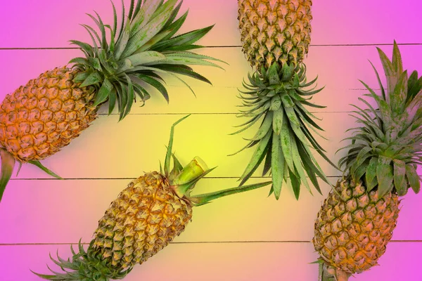 Ananas Fruit Kleurrijke Filter Afbeelding Voor Zomer Vakantie Achtergrond — Stockfoto