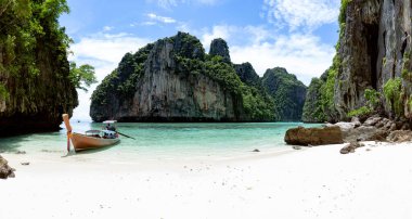 Tatil tatili arka planında Krabi Eyaleti Tayland 'daki güzel Phi adasının inanılmaz doğa manzarası 