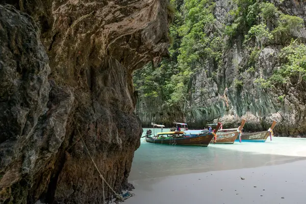 Septiembre 2020 Barcos Cola Larga Playa Hermosa Isla Phi Phi — Foto de Stock