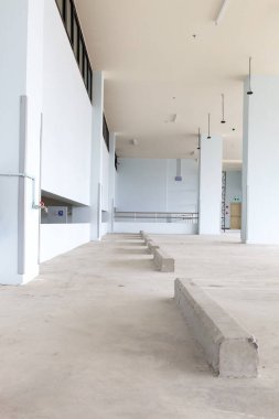 Yeni park garajı endüstriyel bina, apartmandaki boş park yeri ya da süpermarket geçmişi