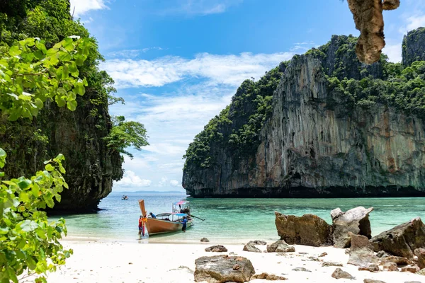 Longtail Csónak Loh Samah Bay Phi Phi Sziget Thaiföld Gyönyörű — Stock Fotó