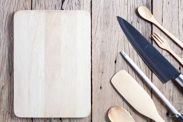 Μαχαίρι Και Ξύστρα Μαγειρικά Σκεύη Παλιό Ξύλινο Τραπέζι Φόντο — Φωτογραφία Αρχείου