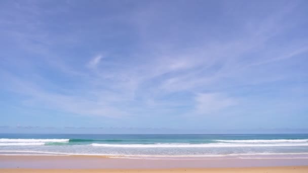 Schöner Leerer Strand Weißer Sandstrand Mit Klarem Blauen Himmel Weiße — Stockvideo