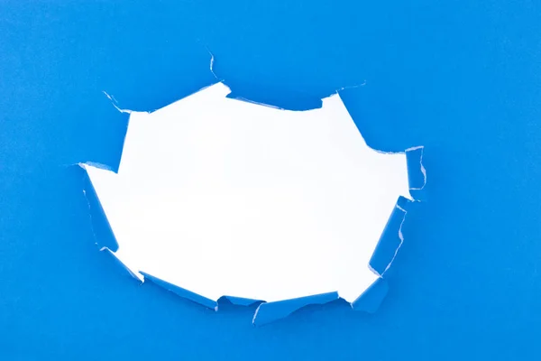 Μπλε Σκισμένο Ανοιχτό Χαρτί Λευκό Φόντο Χώρος Για Μήνυμά Σας — Φωτογραφία Αρχείου