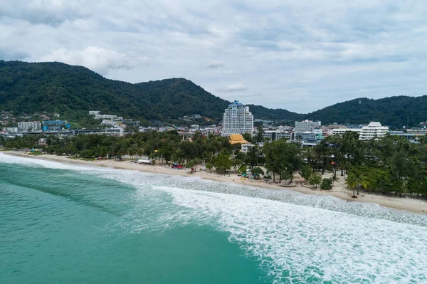 Vista Aérea Câmera Drone Praia Areia Tropical Praia Patong Phuket — Fotografia de Stock