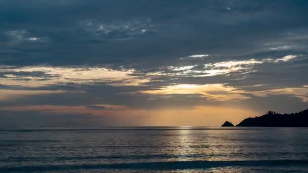 Niesamowite Światło Zachód Słońca Lub Wschód Słońca Nad Tropikalnym Morzem — Wideo stockowe