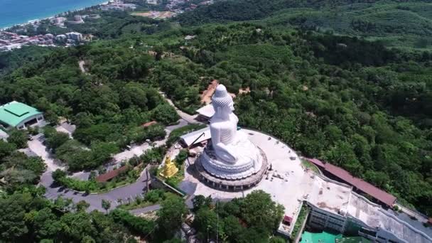 Aerial View Drone Shot Van Big Buddha Statue Hoge Berg — Stockvideo