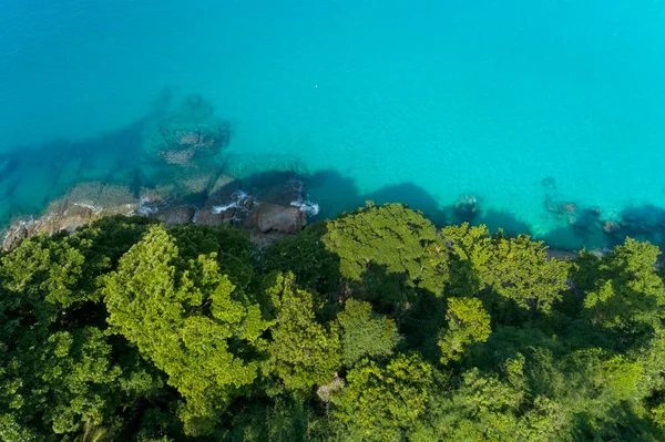 Drone Vista Aérea Mar Tropical Con Árboles Verdes Hermosa Isla — Foto de Stock
