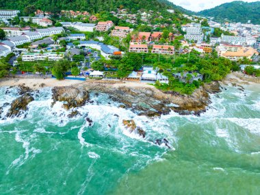 Yaz mevsiminde Phuket Tayland 'daki en güzel sahil manzarası ve deniz manzarası, doğa ortamı ve seyahat arka planı