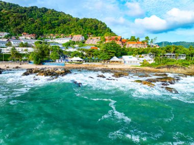Yaz mevsiminde Phuket Tayland 'daki en güzel sahil manzarası ve deniz manzarası, doğa ortamı ve seyahat arka planı