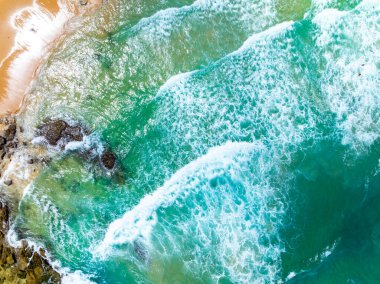 Deniz yüzeyi hava manzarası, Kuş bakışı fotoğraf dalgalar ve su yüzeyi dokusu, inanılmaz deniz arka planı güzel doğa gökyüzü arka planı