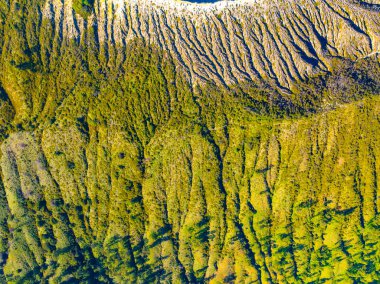 Volkan arazi dokusunun yukarıdan aşağıya havadan görünüşü, Bromo volkanı Endonezya 'nın soyut arka planı