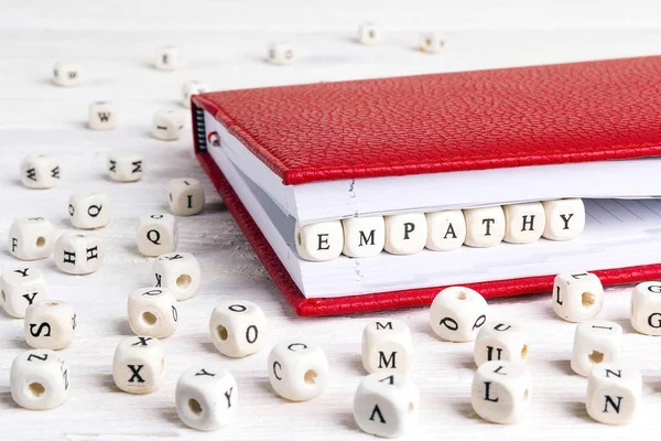 Word Empátia Írt Tömb Piros Notebook Fehér Fából Készült Asztal — Stock Fotó