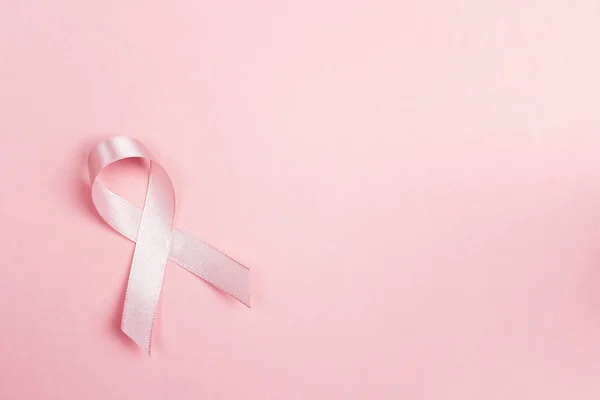粉红色丝带粉红色背景与复制空间 乳腺癌意识符号 10月宣传月活动 — 图库照片
