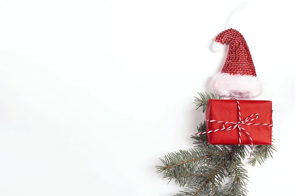 Komposisi Top Natal Dengan Kotak Hadiah Topi Dan Ruang Fotokopi — Stok Foto
