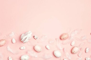 Dekoratif tavşan, yumurta, Fe sınır ile Paskalya pembe arka plan