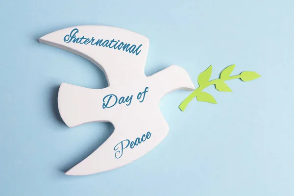 Carte de vœux de la Journée mondiale de la paix. Colombe de paix avec branche d'olivier o — Photo