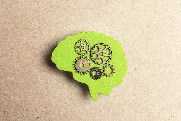 Зеленый силуэт человеческого мозга с шестернями . — стоковое фото