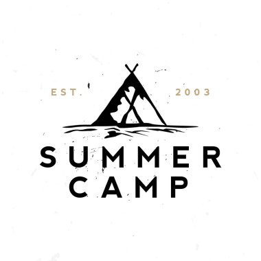 Yaz Kampı retro logo. En az vintage rozeti