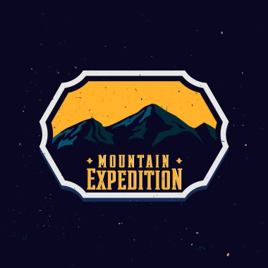 Doku ile vintage tarzı çizilmiş seyahat etiket içindeki dağ şekiller